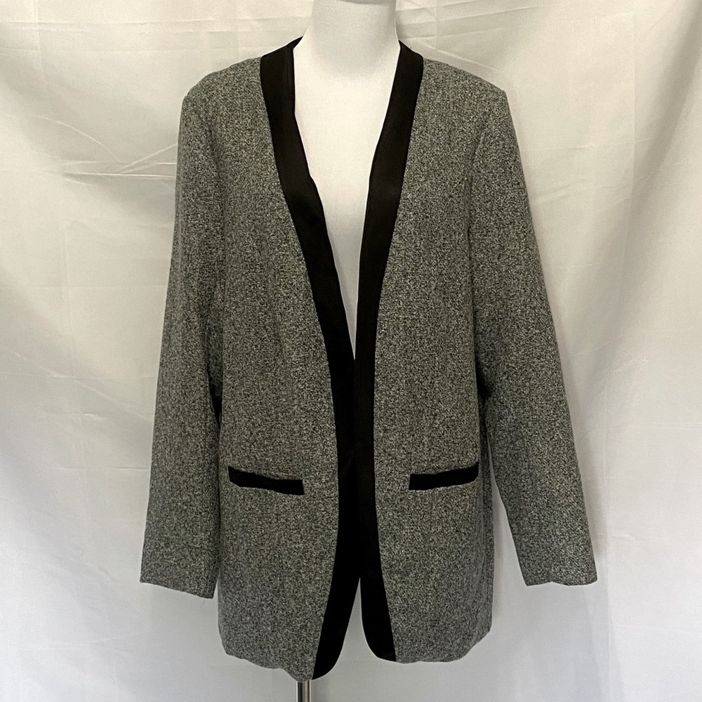 Collarless tuxedo style heathered gray blazer